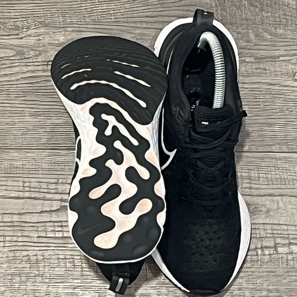 Nike Wmns React Infinity Run Flyknit 2 Black-CT2423-002 - Picture 12 of 13